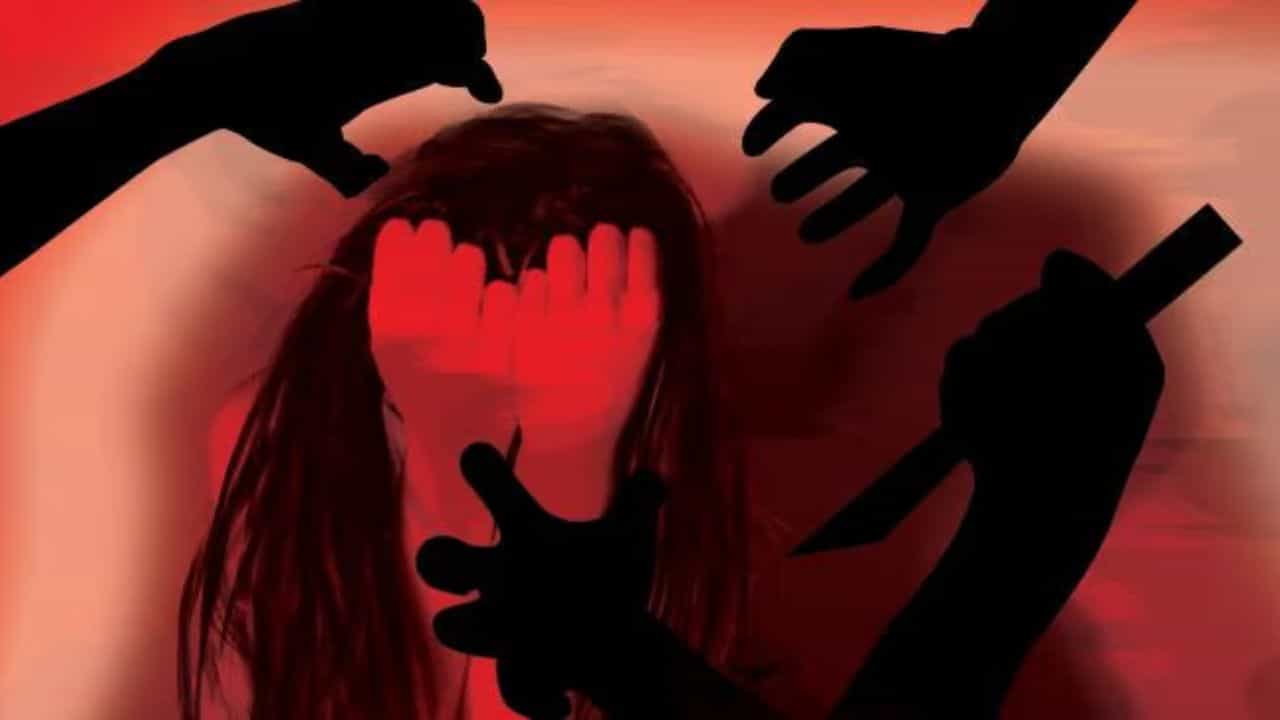 मी तुला सोडतो.. सुनसान रस्त्यात कार थांबवली अन्... महिला वकिलसोबत नको ते घडलं, पुणे हादरलं! मी तुला सोडतो.. सुनसान रस्त्यात कार थांबवली अन्... महिला वकिलसोबत नको ते घडलं, पुणे हादरलं!