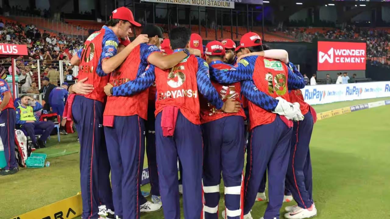पंजाब किंग्सला राजस्थान रॉयल्स आणि कोलकाता नाईट रायडर्स या दोन संगांची सर्वाधिक धास्ती आहे. कारण पंजाब किंग्सने शेवटचा सामना जिंकला तरी राजस्थान रॉयल्स आणि केकेआरकडे 15 गुणांचं गणित मोडण्याची ताकद आहे. (Photo: IPL/BCCI)