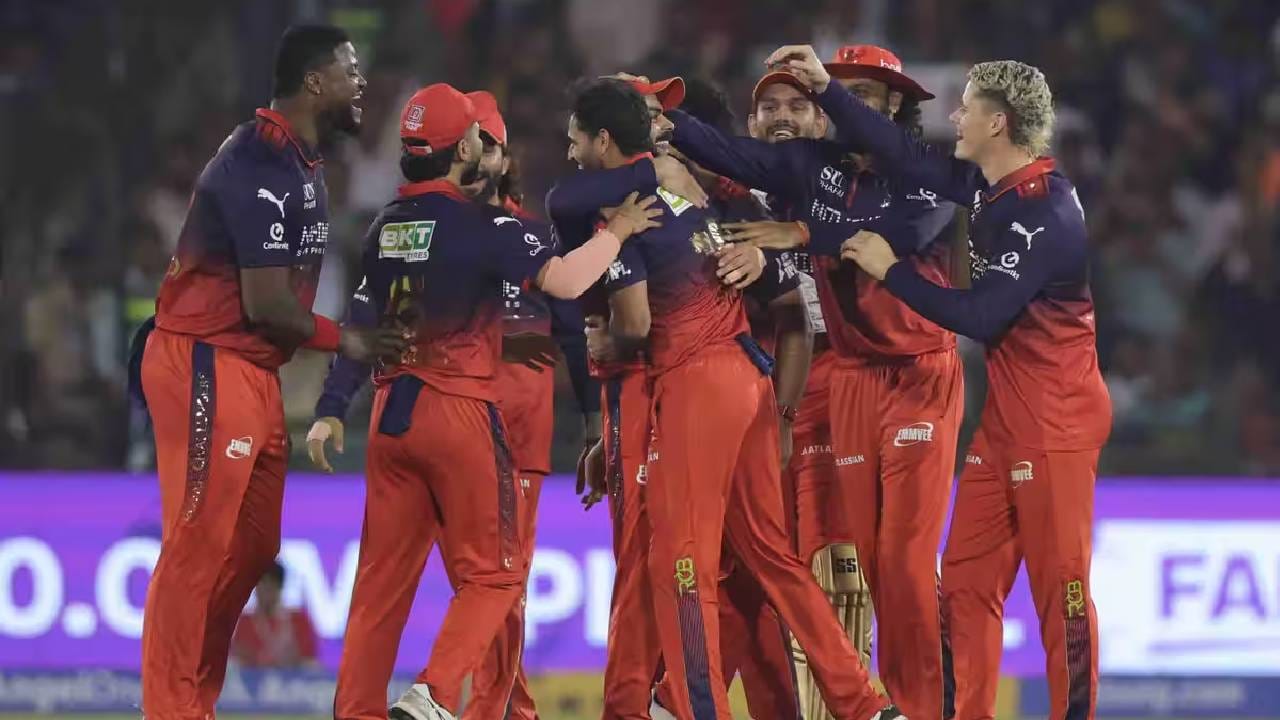 IPL 2026: आरसीबीचं प्लेऑफचं गणित सुटलं, पण पुढच्या दोन सामन्यात कोणाचा रस्ता अडवणार? जाणून घ्या