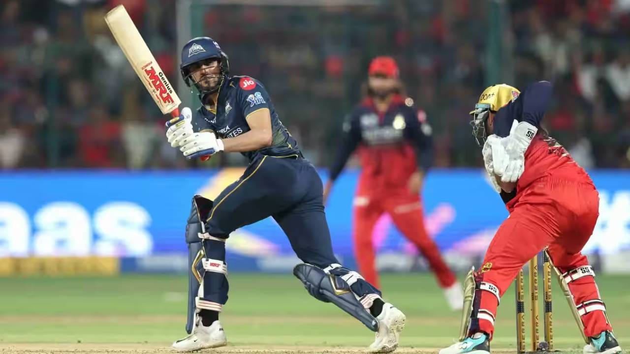 गुजरात टायटन्सचा कर्णधार शुबमन गिल या यादीत दुसऱ्या क्रमांकावर आहे. ऑरेंज कॅपच्या शर्यतीत दुसऱ्या क्रमांकावर आहे. त्याने 13 सामन्यातील 13 डावात 616 धावा केल्या आहेत. त्याने 6 अर्धशतकं ठोकली आहेत. तर 86 ही त्याची सर्वोत्तम खेळी आहे. (Photo: BCCI/IPL)