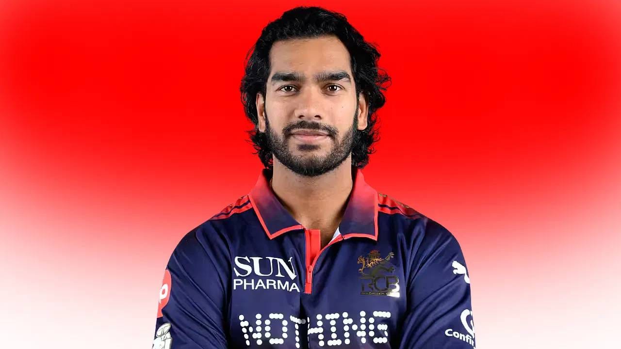 आरसीबीने रोमारियो शेफर्डऐवजी वेंकटेश अय्यरला अष्टपैलू म्हणून संधी देणं आवश्यक आहे. वेंकटेश अय्यर कोणत्याही क्रमांकावर फलंदाजी करू शकतो. इतकंच काय तर एक-दोन षटकं गोलंदाजीही करू शकतो. त्यामुळे त्याला संधी देणं आवश्यक आहे. (Photo: IPL)