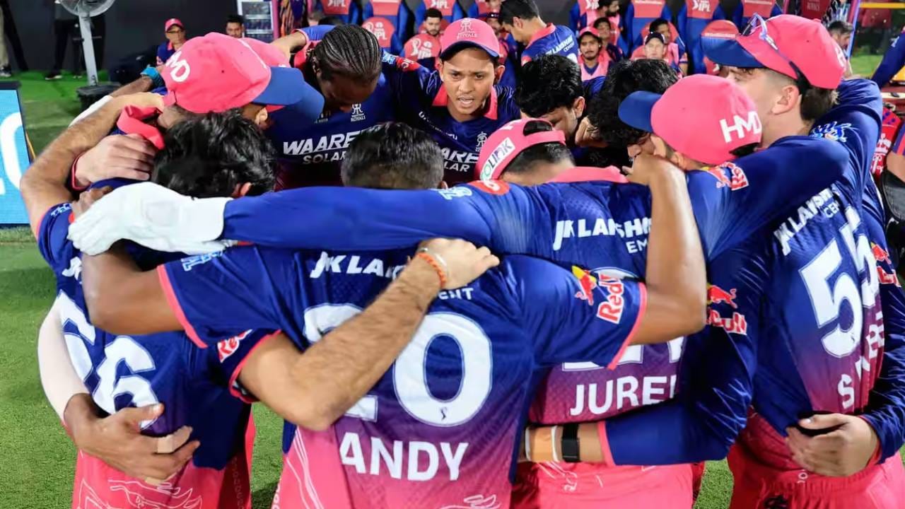 आयपीएल 2026 स्पर्धेत 24 मे रोजी राजस्थान रॉयल्स आणि मुंबई इंडियन्स हे संघ उभे ठाकतील. राजस्थानने हा सामना जिंकला तर 16 गुण पदरात पडतील. त्यामुळे प्लेऑफच्या आशेवर असलेल्या इतर संघांचा स्पर्धेतून पत्ता कट होईल. (Photo: IPL)