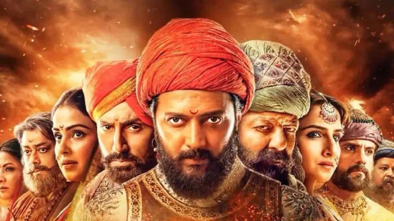 रितेश देशमुख याने पाहिलेलं स्वप्न्, त्याचा ड्रीम प्रोजेक्ट असलेला 'राजा शिवाजी' चित्रपट अखेर मोठ्या पडद्यावर अवतरला आहे. 1 मे रोजी रिलीज झालेल्या या चित्रपटाने बॉक्स ऑफीसवर धूमाकूळ माजवला असून चांगलाच गल्ला कमावला आहे. तिसऱ्या दिवशीही चित्रपटाची घोडदौड सुरूच असून प्रेक्षकांचाही मोठा प्रतिसाद मिळताना दिसत आहे. (All Photos : Social Media)