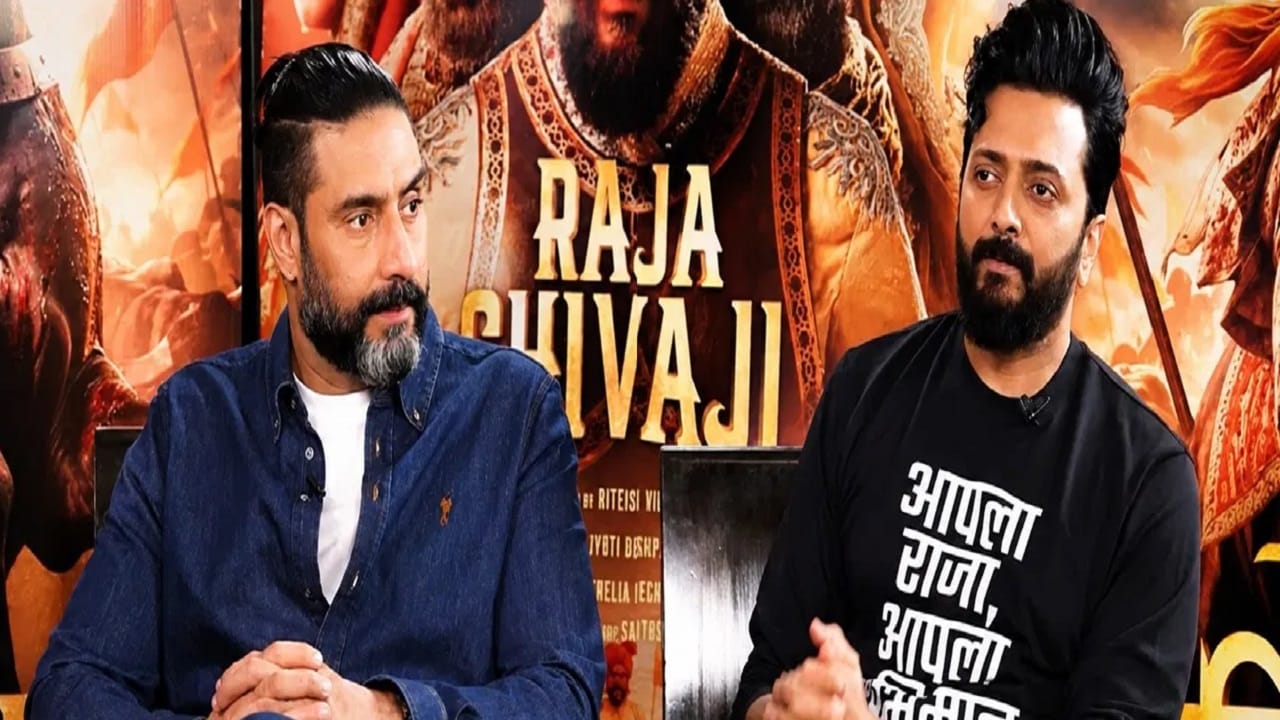 Raja Shivaji : अभिषेक बच्चनमुळे ‘राजा शिवाजी’ सिनेमातील ‘या’ सीनवर फिरवली  कात्री, रितेशकडून मोठं सत्य समोर