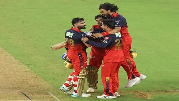 RCB vs GT Final : कॅप्टन रजत पाटीदार याची ऐतिहासिक कामगिरी, धोनी-रोहितच्या विक्रमाची बरोबरी