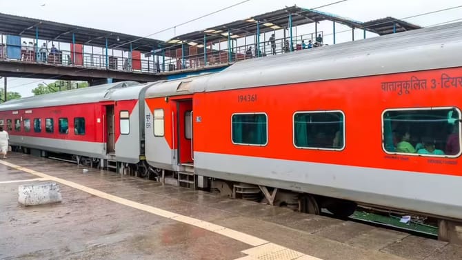 मोठी बातमी! राजधानी एक्सप्रेसला आग, गार्डचे करावे तेवढे काैतुक कमीच..