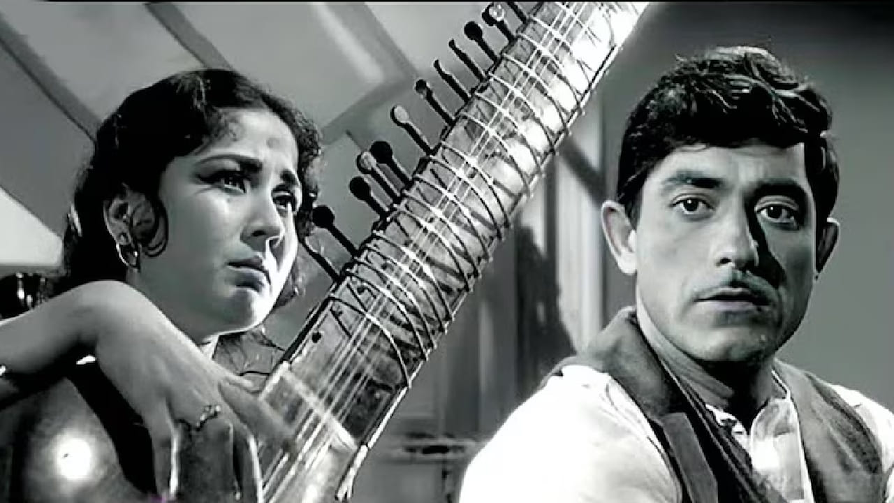 Dil Ek Mandir मधील गाणीही प्रचंड लोकप्रिय ठरली होती. 'हम तेरे प्यार में सारा आलम खो बैठे हैं' हे गाणं आजही रसिकांच्या ओठांवर आहे. या गाण्याची भावनिक ताकद आजही तितकीच जाणवते.