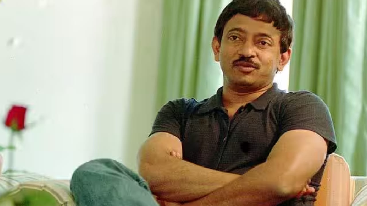 राम गोपाल वर्मा हे नेहमीच त्याच्या बेधडक आणि वेगळ्या शैलीतील वक्तव्यांसाठी ओळखले जातात. थलपती विजयच्या विजयानंतर केलेले हे ट्विटही त्याच धाटणीचे असून, सध्या सोशल मीडियावर याची जोरदार चर्चा सुरू आहे.