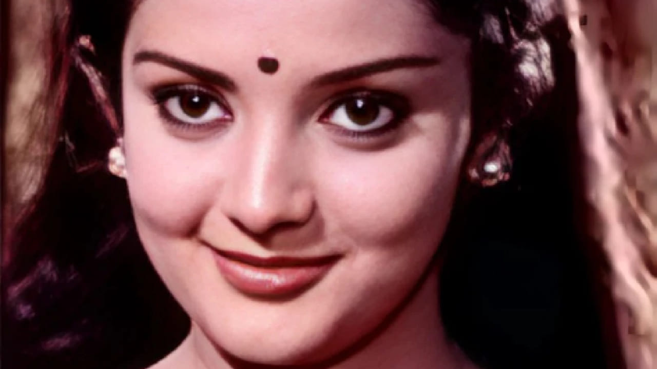 1981 मध्ये राणी पद्मिनी यांनी मलयाळम चित्रपट ‘कथायरियाते’ मधून अभिनय क्षेत्रात पदार्पण केलं. त्यानंतर त्यांनी मागे वळून पाहिलं नाही. मल्याळम, तमिळ, तेलुगू आणि कन्नड भाषांमधील तब्बल 60 हून अधिक चित्रपटांमध्ये त्यांनी काम केलं.