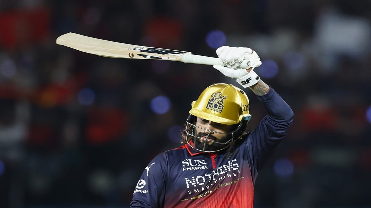 RCB vs GT : कॅप्टन रजत पाटीदारची चाबूक खेळी, मात्र मोठी संधी हुकली, काय झालं? RCB vs GT : कॅप्टन रजत पाटीदारची चाबूक खेळी, मात्र मोठी संधी हुकली, काय झालं?