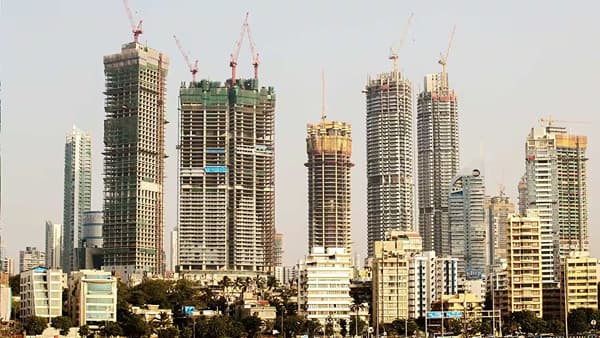 रिअल इस्टेटमध्ये 88 टक्क्यांची मोठी वाढ, गुंतवणुकीसाठी सुवर्णकाळ? पैसे लावण्यापूर्वी या गोष्टी वाचा