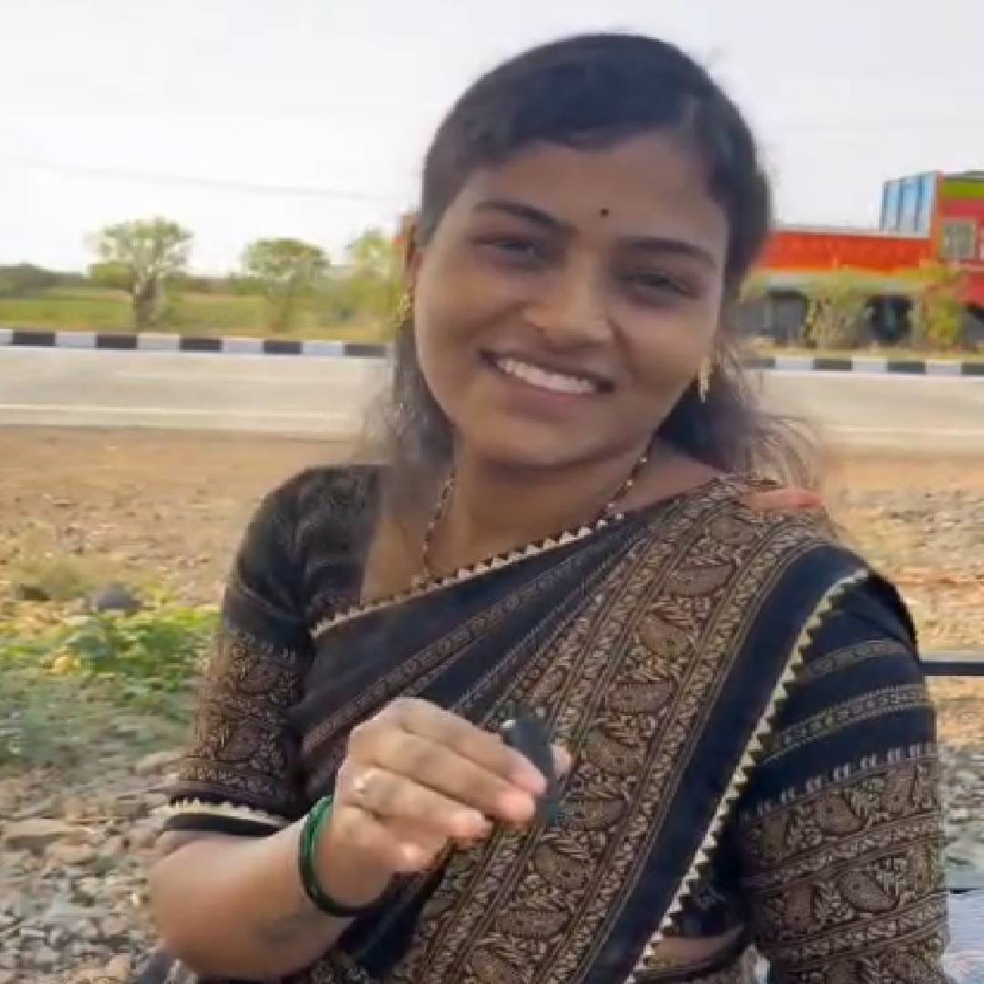 विविध सामाजिक विषयांवर, महाराष्ट्रातील खाद्यसंस्कृतीवर आणि ग्रामीण भागातील जीवनशैलीवर रोहिणी रील्स बनवायची. याच रील्सच्या आधारे तिने इन्स्टाग्रामवर मोठा प्रेक्षकवर्ग निर्माण केला होता. रील्समधून प्रसिद्धी मिळू लागताच हॉटेलचा व्यवसायसुद्धा तेजीत होता.