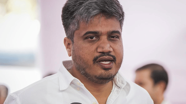 तटकरे-शरद पवार भेटीवरून बिनसलं, राष्ट्रवादी शरदचंद्र पवार पक्षात रोहित पवार नाराज? महत्त्वाच्या बैठकीतच…