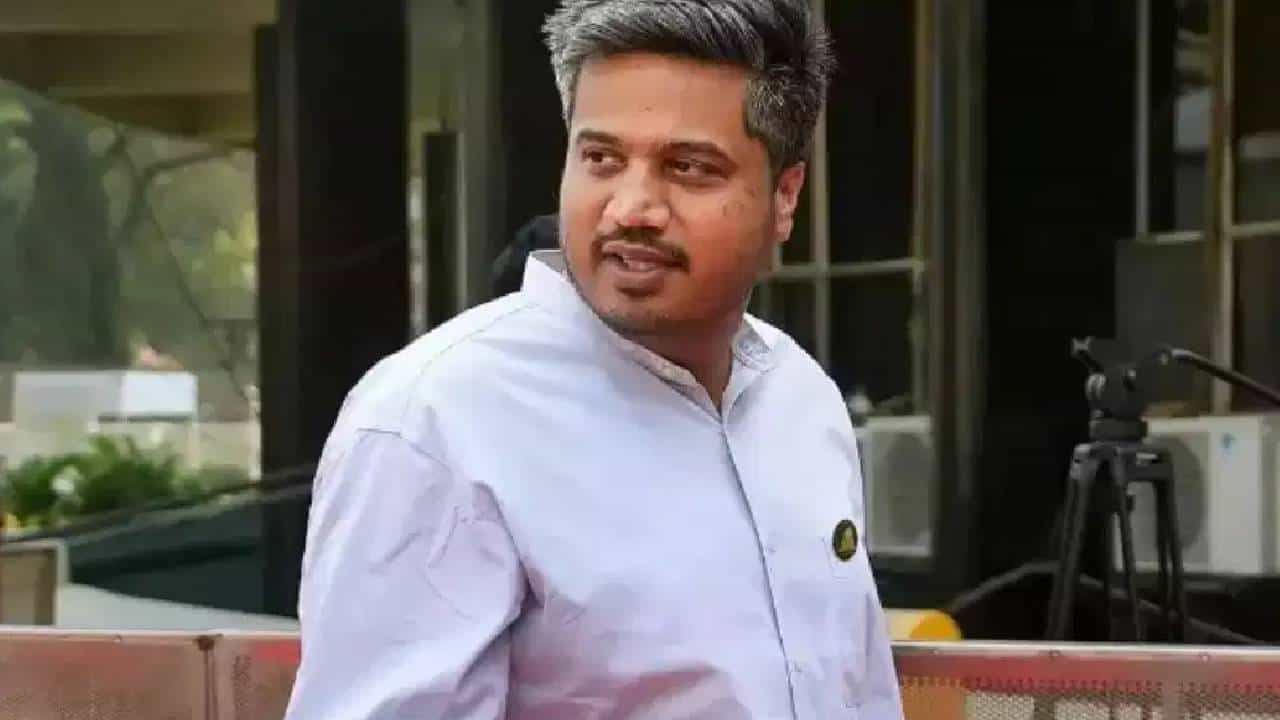 Rohit Pawar : मी अन् नाराज ? राष्ट्रवादीच्या महत्वाच्या बैठकीकडे पाठ फिरवल्यावर रोहित पवारांची पोस्ट चर्चेत ..