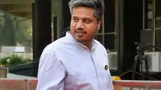 Rohit Pawar : मी अन् नाराज ? राष्ट्रवादीच्या महत्वाच्या बैठकीकडे पाठ फिरवल्यावर रोहित पवारांची पोस्ट चर्चेत ..
