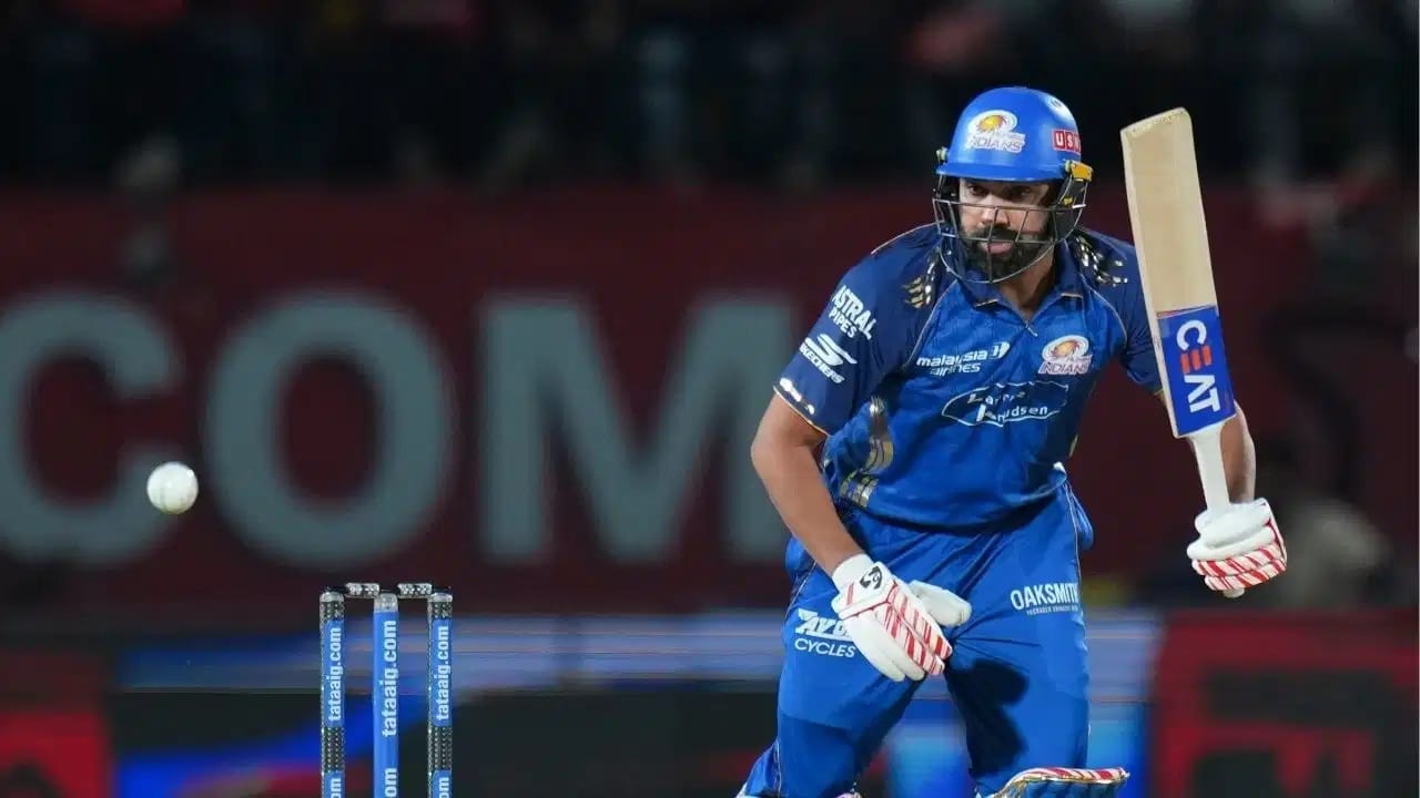MI vs RR : रोहितच्या नावावर शेवटच्या सामन्यात वानखेडेत नकोसा विक्रम, हिटमॅनसोबत काय झालं? MI vs RR : रोहितच्या नावावर शेवटच्या सामन्यात वानखेडेत नकोसा विक्रम, हिटमॅनसोबत काय झालं?