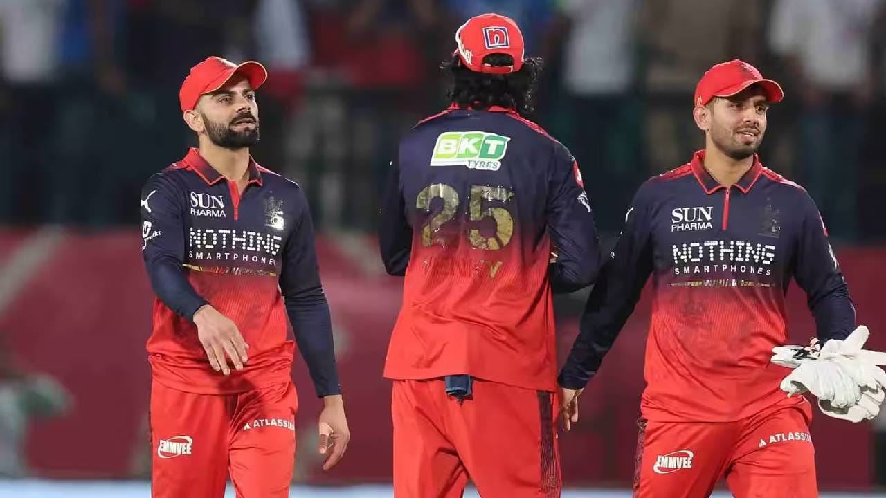 तिसऱ्या क्रमांकावर रॉयल चॅलेंजर्स बंगळुरू संघ आहे. आतापर्यंत पाचव्यांदा अंतिम फेरी गाठली आहे. एकदाच जेतेपद पटकावलं आहे. यंदा जेतेपदाची दुसरी संधी असणार आहे. केकेआर चौथ्या क्रमांकावर असून चारवेळा अंतिम फेरी गाठली आहे. तर तीन वेळा जेतेपद पटकावलं आहे. (Photo: IPL/BCCI)
