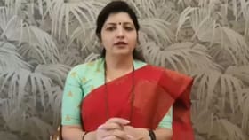 अशोक खरात प्रकरणी रुपाली चाकणकरांचा पाय आणखी खोलात, ईडीचं समन्स? चौकशी.