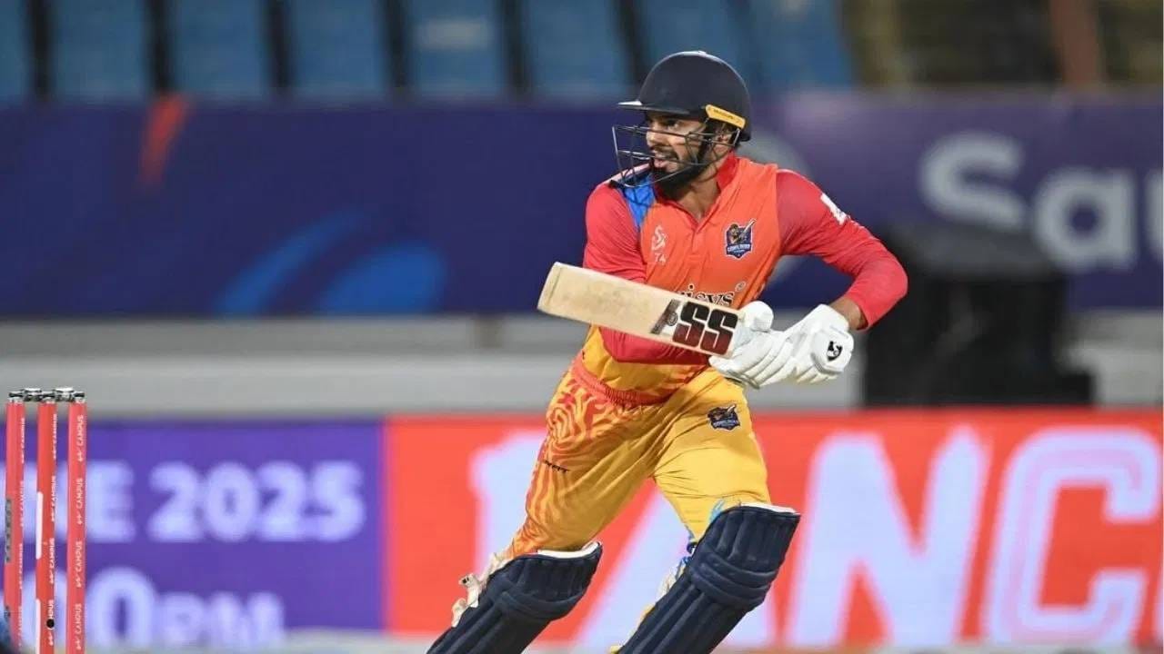 मुंबईने सौराष्ट्राच्या 25वर्षी युवा खेळाडू रूचित अहीर यालाही 30 लाखांच्या बेस प्राईसवर संघात घेतलं आहे. रूचितसाठी आयपीएलचा हा पहिला अनुभव आहे. त्याने देशांतर्गत क्रिकेटमध्ये आतापर्यंत 16 लिस्ट ए आणि 12 टी20 सामने खेळले आहेत. (PHOTO CREDIT- INSTAGRAM