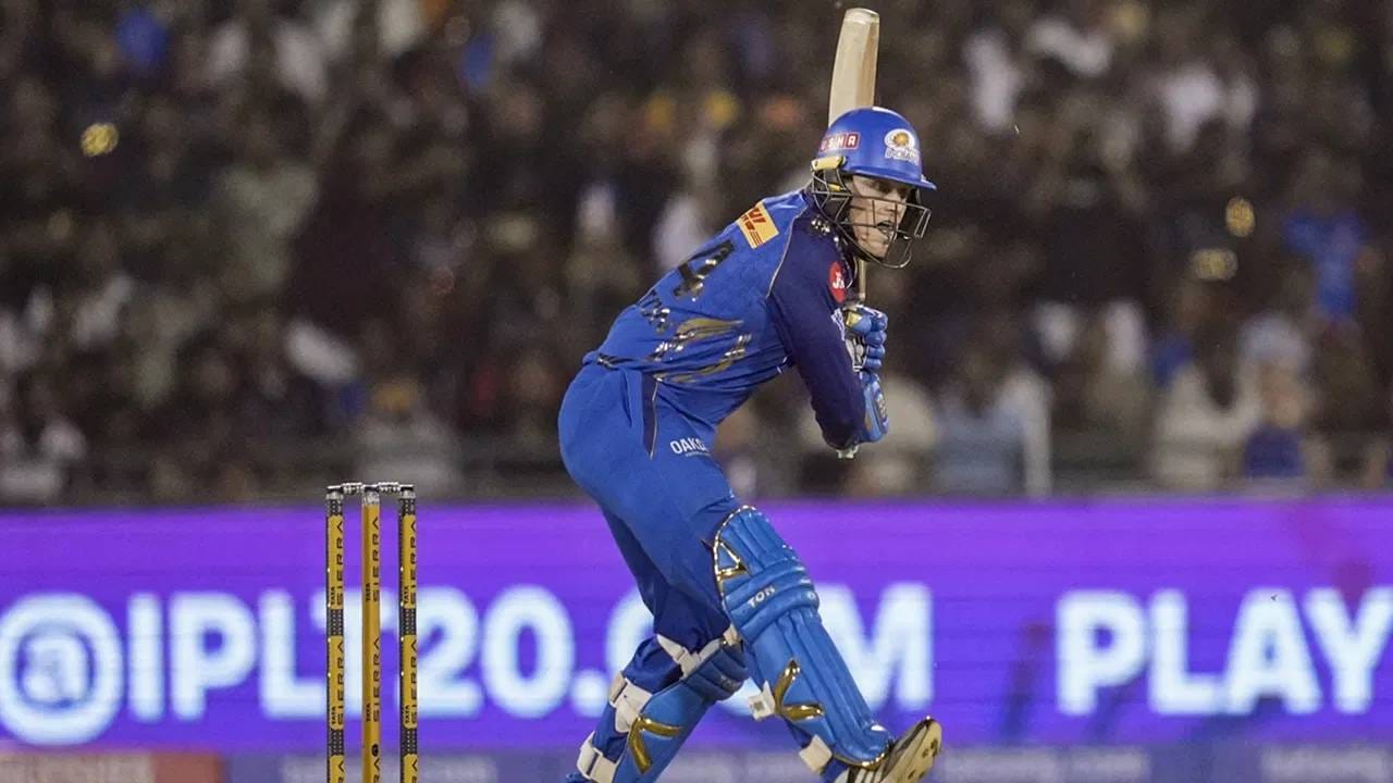 रायन रिकल्टनने या पर्वातील 10 सामन्यात एकूण 430 धावा केल्या आहेत. त्याचा बॅटिंग एव्हरेज 47.7चा आहे आणि स्ट्राईक रेट हा 190हून अधिकचा आहे. रिकल्टनने या पर्वात एक शतक आणि दोन अर्धशतकं ठोकली आहेत. (Photo: PTI)
