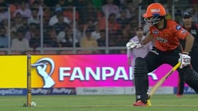 GT vs SRH: बॅटला बॉल लागला आणि स्टम्पवर आदळला, तरी नाबाद राहिला फलंदाज.