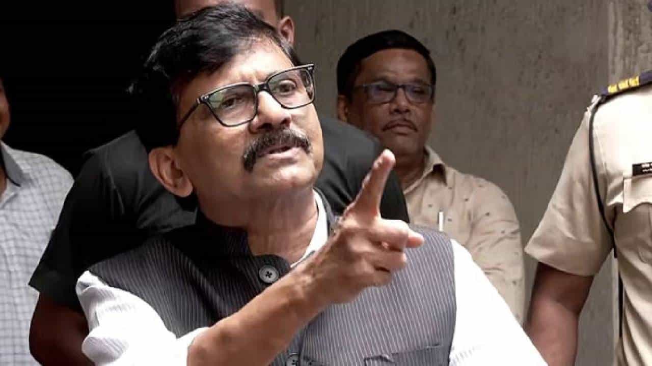 तुम्ही स्वतःच्या लेंग्याची नाडी सोडून पाहा, तुम्ही कोण आहात? संजय राऊत कुणावर बरसले?