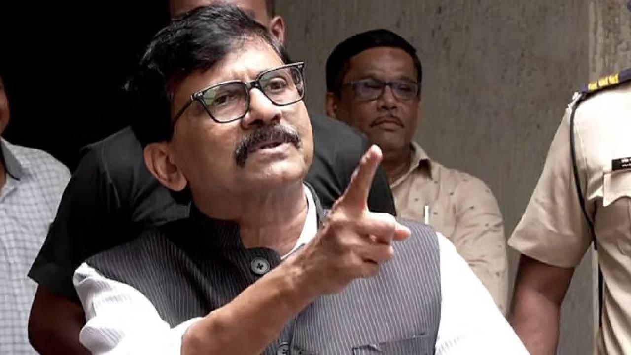 तुम्ही स्वतःच्या लेंग्याची नाडी सोडून पाहा, तुम्ही कोण आहात? संजय राऊत कुणावर बरसले? तुम्ही स्वतःच्या लेंग्याची नाडी सोडून पाहा, तुम्ही कोण आहात? संजय राऊत कुणावर बरसले?