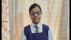 न डोळे, न कान!,सारा मोईन हीने अंपगत्वावर मात करीत 12 वीत 98.75% मिळवले.
