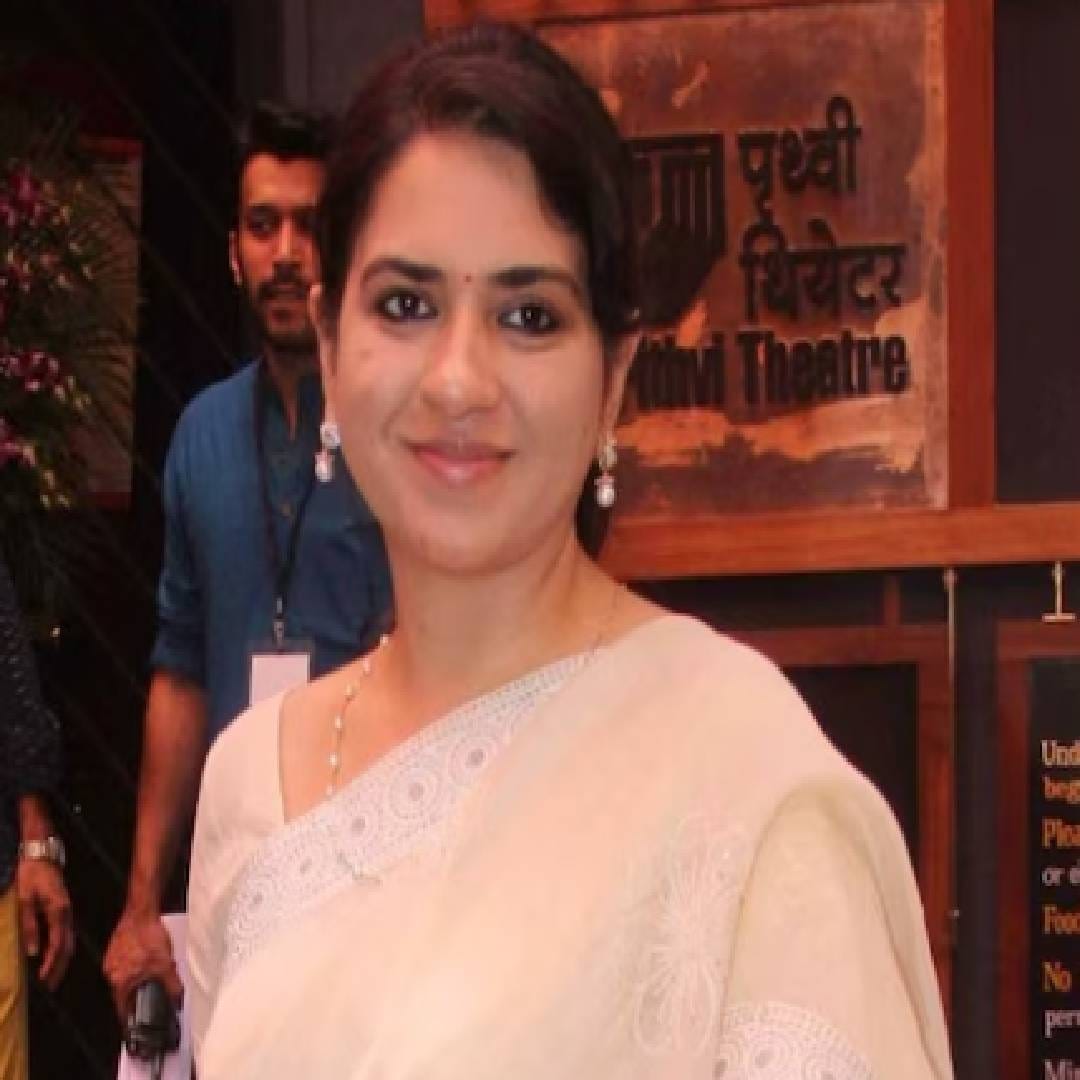 एकनाथ शिंदे यांच्या शिवसेनेच्या प्रवक्त्या शायना एनसी पक्षात नाराज असल्याची चर्चा आहे. विधान परिषदेसाठी त्यांचा विचार न झाल्यामुळे त्या नाराज असण्याची शक्यता आहे. पक्षाकडून आपल्याला विधान परिषदेवर संधी मिळेल असं त्यांना वाटलं होतं. 