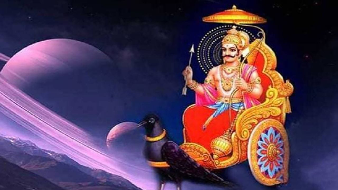 हिंदू धर्मात शनिवारी गरीब किंवा गरजू व्यक्तीला चपला दान करणे अत्यंत शुभ मानले जाते. असे केल्याने शनिदेव प्रसन्न होतात आणि साडेसाती किंवा शनीच्या महादशेचा त्रास कमी होतो. याच मान्यतेनुसार, जर शनिवारी मंदिरातून तुमची चप्पल चोरीला गेली, तर ते अनपेक्षितपणे झालेल्या शनि दानासारखेच मानले जाते.