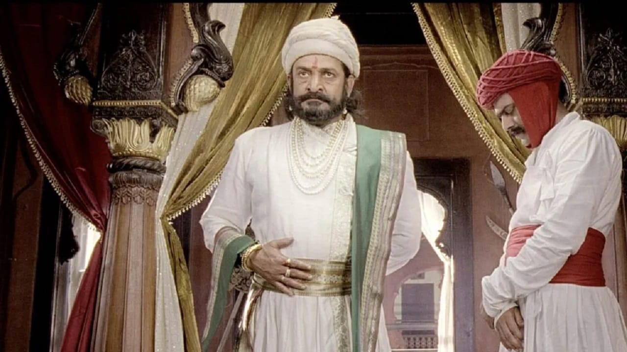 'मी शिवाजीराजे भोसले बोलतोय' हा फक्त एक सिनेमा नाही तर, मराठी माणसाच्या भावना आहे. 16 वर्षांपूर्वी प्रदर्शित झालेल्या सिनेमाने जवळपास 25.5 कोटींची कमाई केलेली, 2009 मध्ये हा आकडा फार मोठा होता. 
