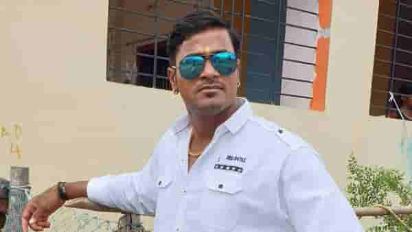 सोलापूर पुन्हा हादरलं! भर रस्त्यात गाडी अडवून हल्ला, दगडाने ठेचून तरूणाला संपवलं