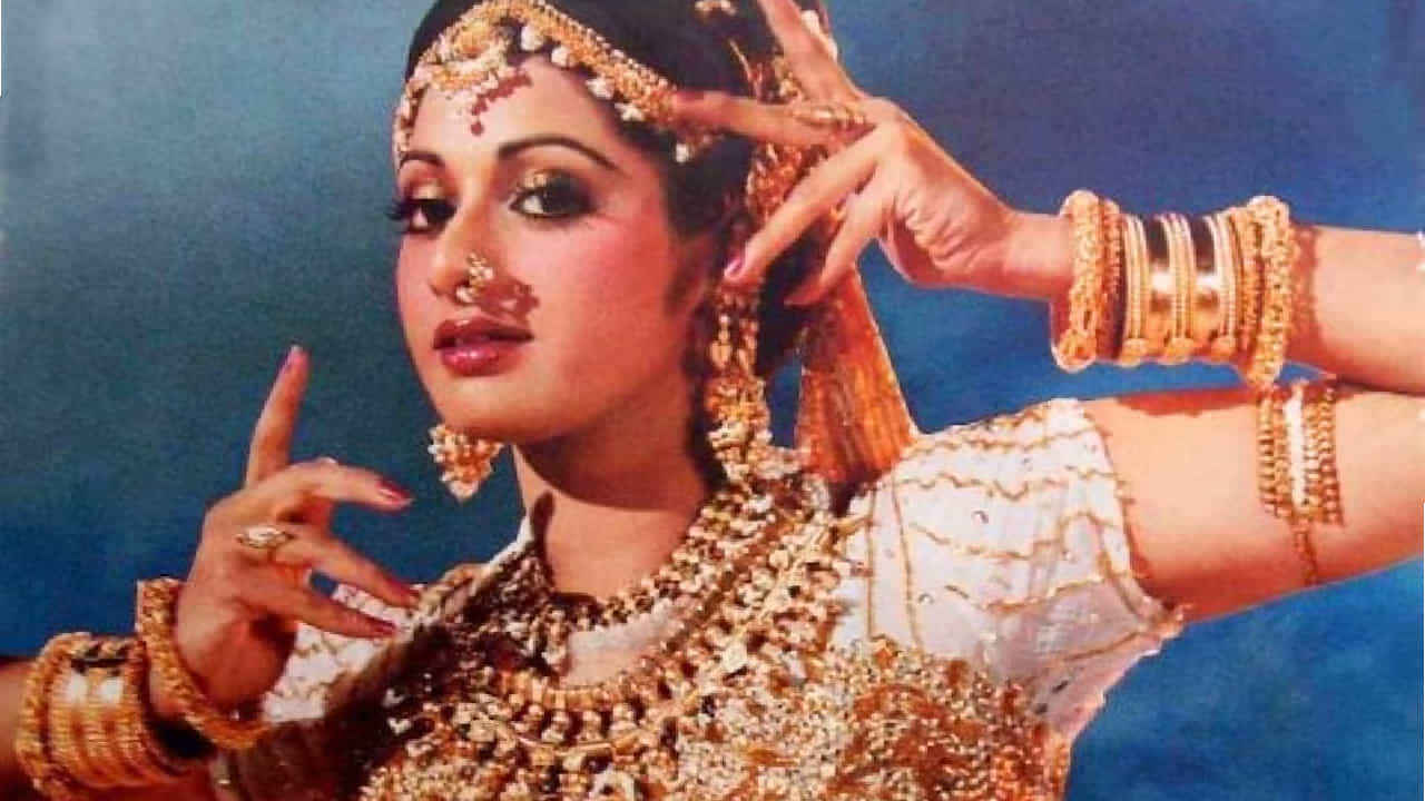 बॉलिवूडची पहिली महिला सुपरस्टार म्हणून ओळख मिळवलेल्या श्रीदेवी यांनी आपल्या सौंदर्याने, दमदार अभिनयाने आणि अप्रतिम एक्सप्रेशन्सने 80 आणि 90 च्या दशकात प्रेक्षकांच्या मनावर अधिराज्य गाजवले होते. प्रत्येक भूमिकेत त्यांनी स्वतःची वेगळी छाप निर्माण केली.
