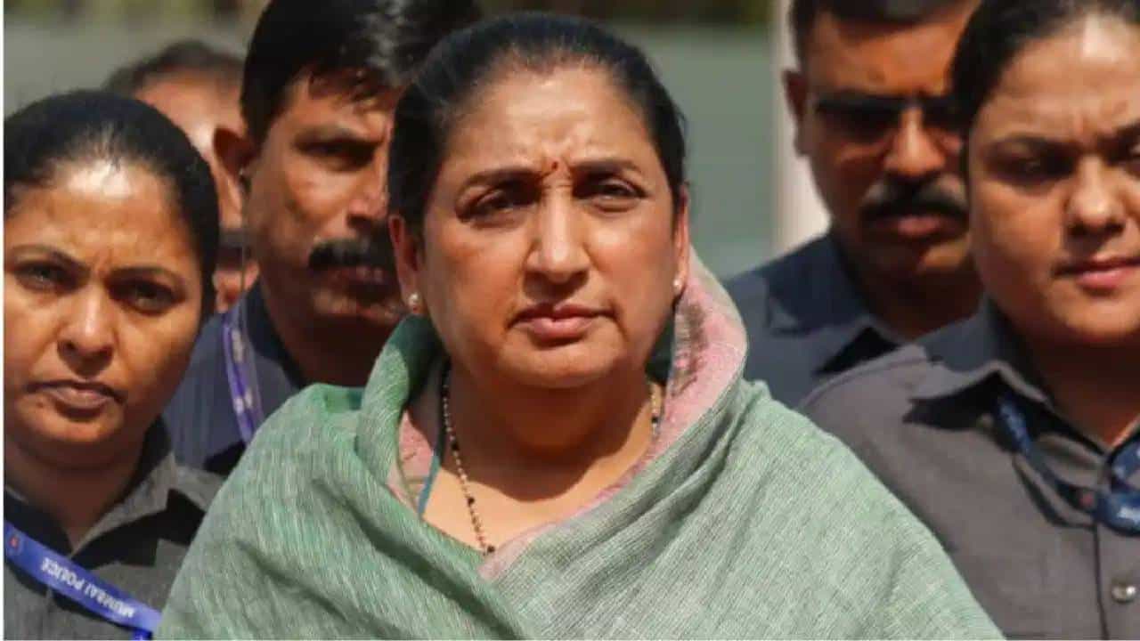 Sunetra Pawar NCP : राष्ट्रवादी काँग्रेसमधल्या अंतर्गत वादावर अखेर सुनेत्रा पवार यांनी घेतला महत्वाचा निर्णय
