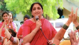 सुनेत्रा पवार विक्रमी मतांनी आघाडीवर, अजितदादांचाही विक्रम मोडला