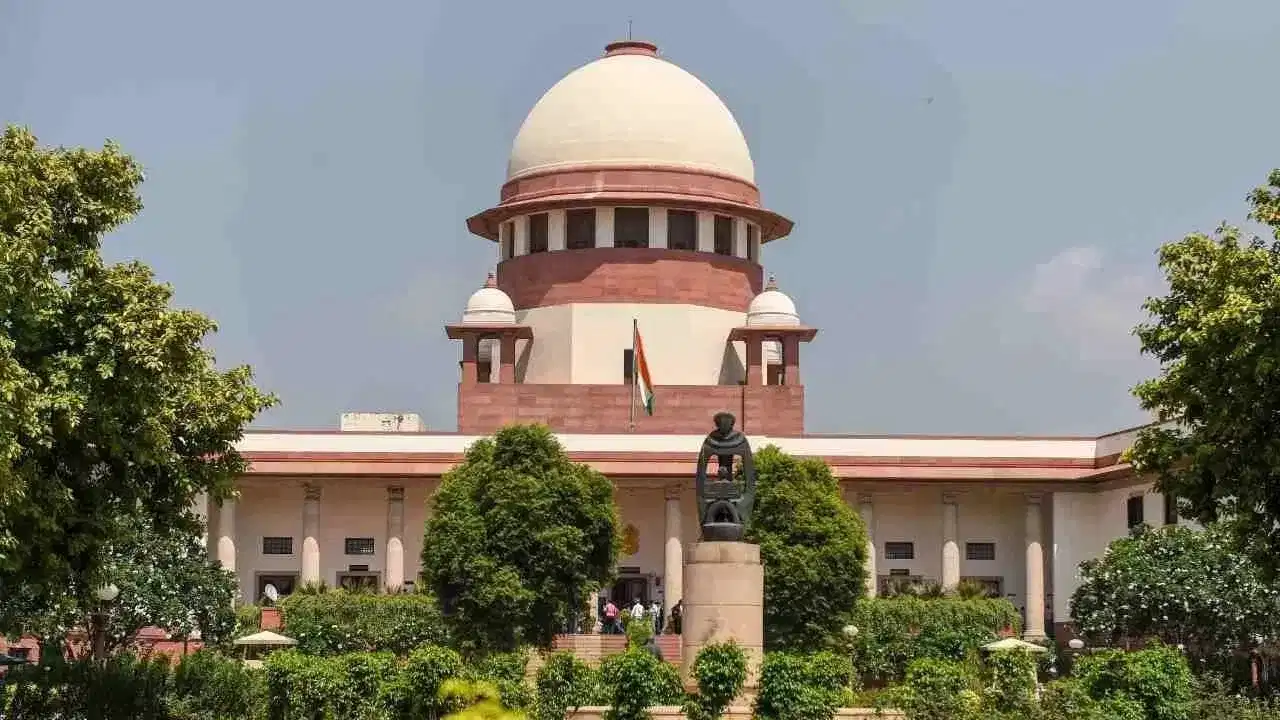 सर्वोच्च न्यायालयाचा सीबीएसईच्या दोन प्रादेशिक भाषांच्या सक्तीवर स्थगिती देण्यास नकार