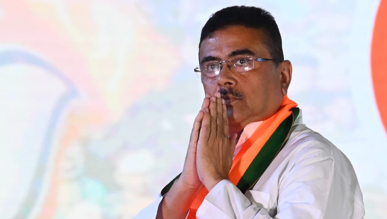 निवडणूक आयोगाच्या आकडेवारीनुसार, सुवेंदू अधिकारी यांना ७३,९१७ मते मिळाली, तर ममता बॅनर्जी यांना ५८,८१२ मतांवर समाधान मानावे लागले. या पराभवामुळे बंगालच्या राजकारणात मोठे सत्तांतर पाहायला मिळत आहे.