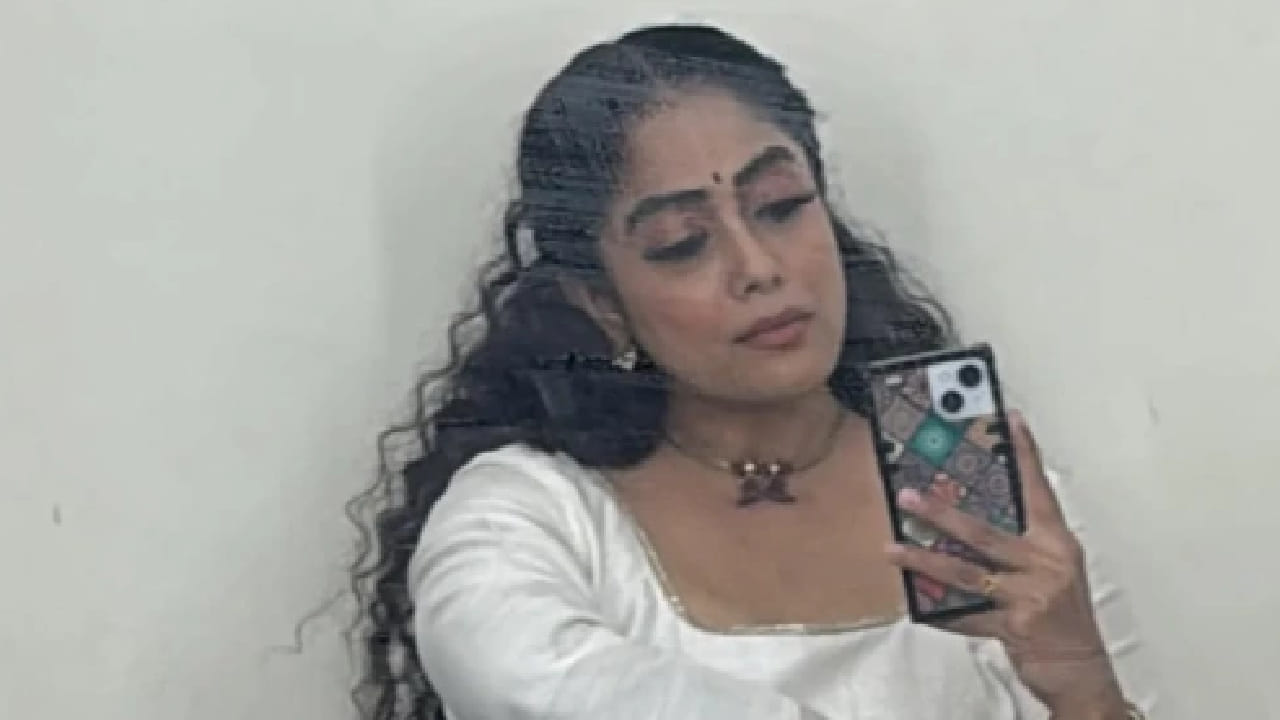 तिच्या या वक्तव्यानंतर सोशल मीडियावर मोठ्या प्रमाणात चर्चा सुरू झाली असून अनेकांनी तिच्या भूमिकेचं समर्थन केलं आहे. अभिरामीने नुकतंच एक्सक्लुझिव्ह कंटेंटसाठी एक सब्सक्रिप्शन आधारित पेज सुरू केलं आहे.