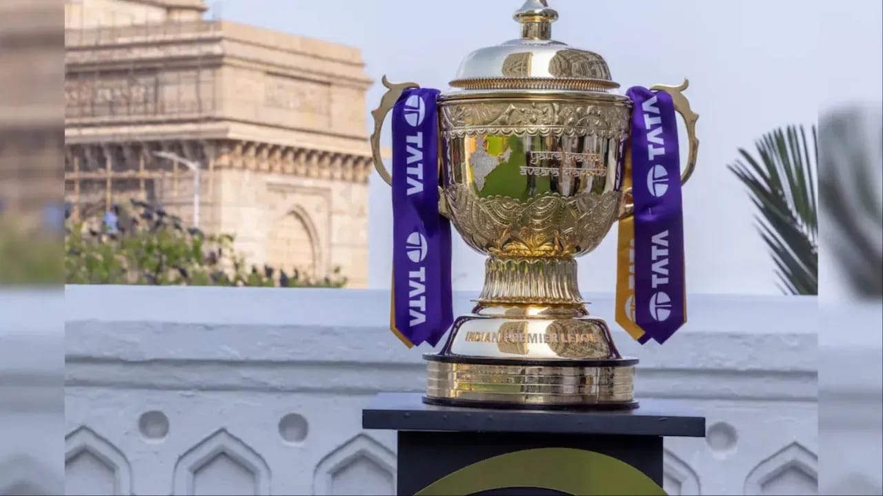 तसेच स्पर्धेच्या इतिहासात फक्त 2 ठिकाणीच प्रत्येकी 1-1 वेळा अंतिम सामना खेळवण्यात आला आहे. या 2 ठिकाणांमध्ये मुंबईतील वानखेडे स्टेडियम आणि जोहान्सबर्गचा समावेश आहे. (Photo Credit: PTI/Getty)