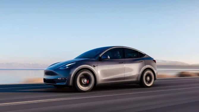 अखेर टेस्ला भारतात दाखल! 50.89 लाखांच्या सुरुवातीच्या किमतीत लॉन्च केली Tesla Model Y