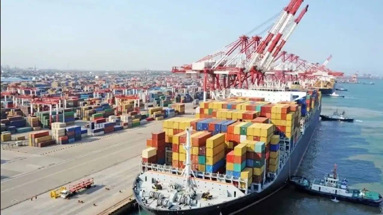 India-China : रुपयाच्या गडगडण्यामुळे भारत संकटात पण चीन आनंदात, आपल्या या स्थितीचा ड्रॅगन असा उचलतोय फायदा India-China : रुपयाच्या गडगडण्यामुळे भारत संकटात पण चीन आनंदात, आपल्या या स्थितीचा ड्रॅगन असा उचलतोय फायदा