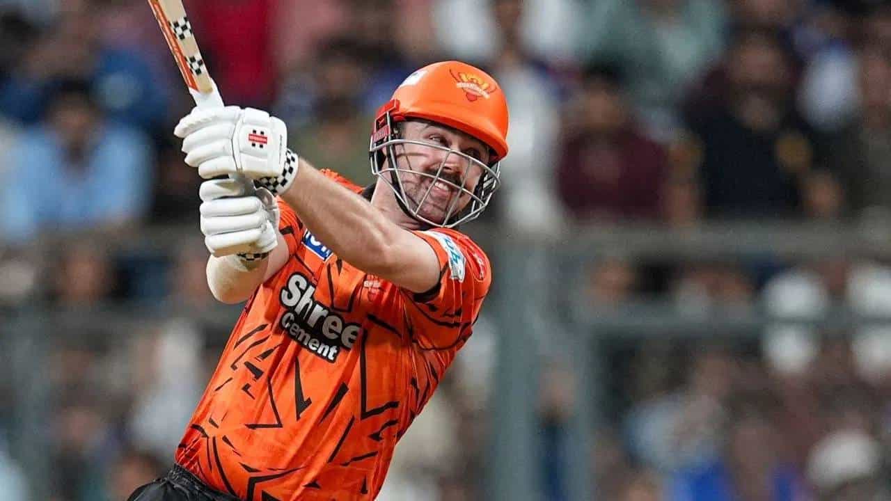 आयपीएल 2026 स्पर्धेत षटकारांचा वर्षावर झाला आहे. मागच्या पर्वाच्या तुलनेत यंदा सर्वाधिक षटकार मारले गेले आहेत. आयपीएल 2026 स्पर्धेदरम्यान सर्वाधिक षटकार कोणत्या संघांच्या फलंदाजांनी मारले आहेत. (Photo: PTI)