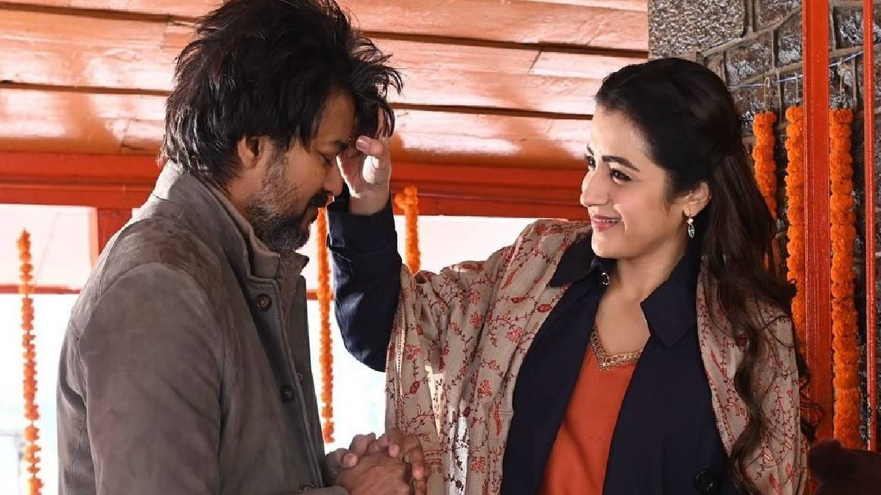 मिळालेल्या माहितीनुसार, तिचा असा विश्वास आहे की या राशीने तिच्या आयुष्यात आणि यशात महत्त्वपूर्ण भूमिका बजावली आहे, म्हणूनच तिने टॅटू म्हणून तो हातातवर गोंदवून घेतला आहे. विशेष म्हणजे विजय यांची राशी कर्क आहे. ज्योतिषांचा असा विश्वास आहे की, वृषभ आणि कर्क राशी एकमेकांसाठी अत्यंत अनुकूल असतात. 
