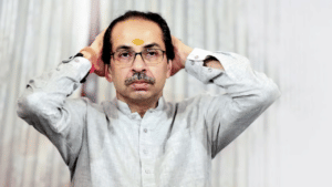 ठाकरेंच्या जवळचा खासदार शिंदेंच्या गळाला? थेट नंदनवन बंगल्यावर जाऊन घेतली भेट