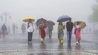 सोसाट्याचा वारा अन् गारांचा तडाखा, कोकणापासून विदर्भापर्यंत अर्ध्या महाराष्ट्राला अवकाळीने झोडपलं