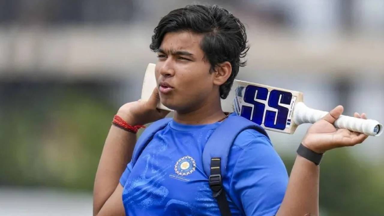 एरोन फिंच याच्या मते टेस्ट क्रिकेटमध्ये वैभव सूर्यवंशी कसोटीत कमाल दाखवू शकतो. पण वैभवला रेड बॉल क्रिकेटमध्ये सलामीला नाही तर पाचव्या स्थानावर धमाल खेळू शकतो, असा दावा फिंच यांनी केला आहे. त्यामुळे वैभवच्या करियरला भरारी मिळण्याची शक्यता वर्तवली जात आहे. 