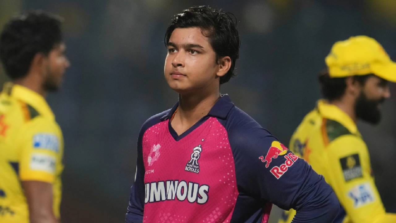 ऑस्ट्रेलियाचे माजी कर्णधार एरॉन फिंच यांनी वैभव सूर्यवंशी हा टेस्ट क्रिकेटमध्ये कमाल दाखवू शकतो असा अंदाज वर्तवला आहे. त्याने वैभव सूर्यवंशीची तुलना ऋषभ पंत या दिग्गज खेळाडूशी केली आहे. त्याच्या मते सूर्यवंशी एकदिवसीय सामन्यासह कसोटीतही मोठी कामगिरी करू शकतो. 