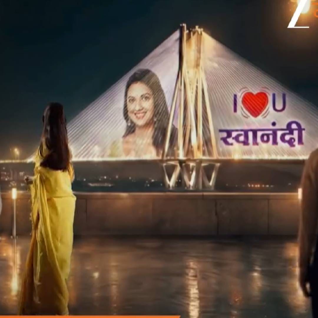 वरळी सीलिंकवर 'आय लव्ह यू स्वानंदी' अशी रोषणाई आणि तिचा फोटो पाहताच स्वानंदी खूप खुश होते. 'तडजोडीचं नातं इतकं सुंदर होईल असा कधीच विचार केला नव्हता', असं म्हणत समर स्वानंदीला गुलाबाचं फूल देतो. त्यानंतर दोघं एकमेकांना मिठी मारतात.