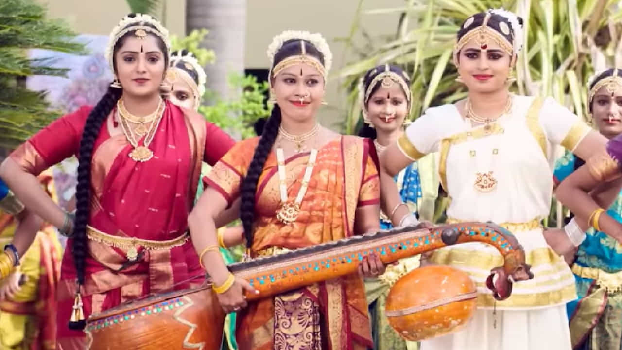 आजच्या काळात रोमँटिक गाण्यांची क्रेझ प्रचंड वाढली आहे. फक्त हिंदीच नाही तर दक्षिण भारतीय भाषांमधील गाणीही आता प्रत्येकाच्या प्लेलिस्टमध्ये दिसू लागली आहेत. चांगलं संगीत, हळुवार धून आणि मनाला भिडणारे शब्द यामुळे ही गाणी प्रचंड आवडती ठरत आहेत.