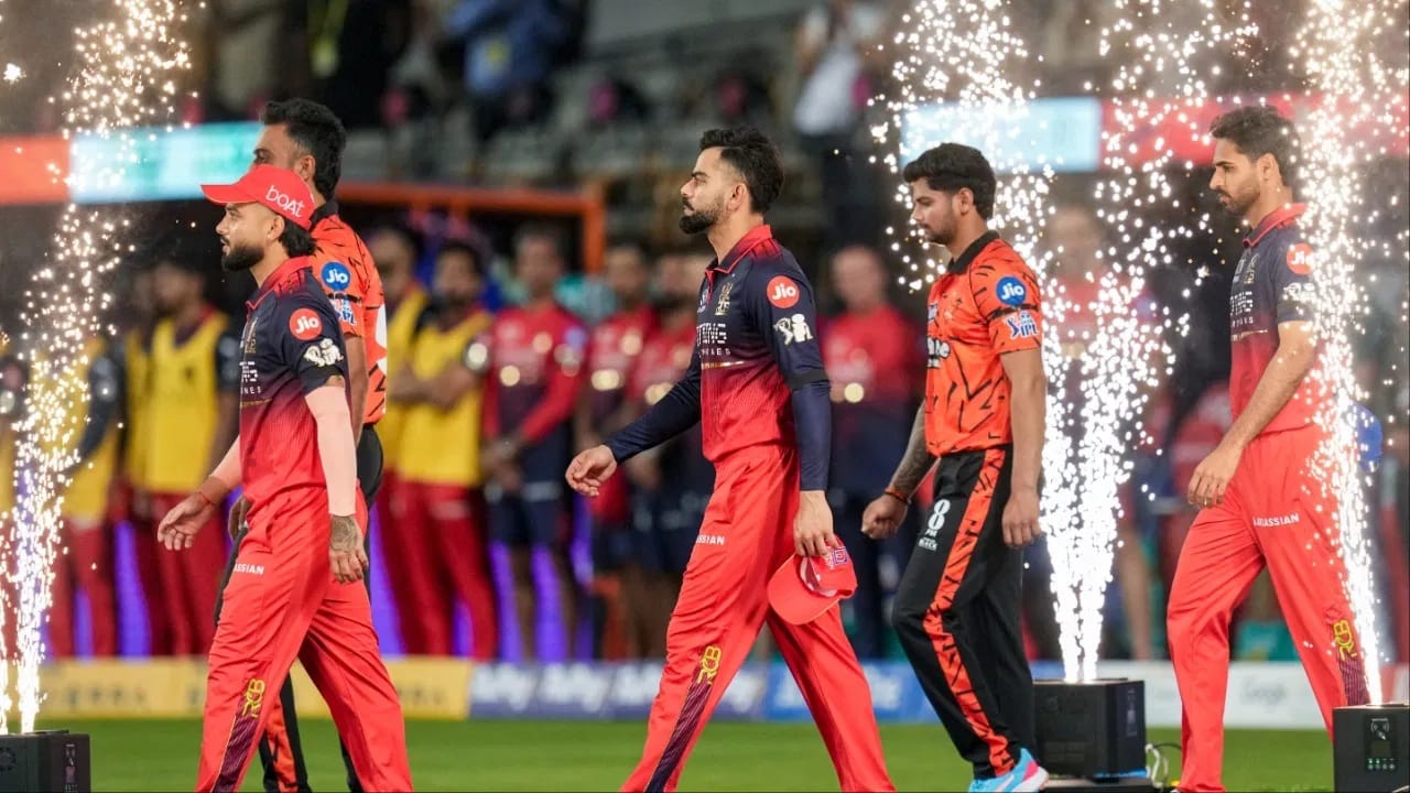 अहमदाबादनंतर चेन्नईच्या चेपॉक अर्थात एमए चिदंबरम स्टेडियममध्ये सर्वाधिक 3 वेळा अंतिम सामना खेळवण्यात आला आहे. या मैदानात 2024, 2012 आणि 2011 साली आयपीएल स्पर्धेतील अंतिम सामना खेळवण्यात आला होता. (Photo Credit: PTI/Getty)